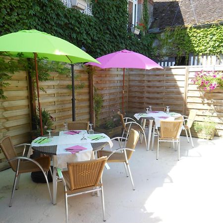 Logis - Hotel Restaurant L'Ecu De France Malesherbes Exterior foto