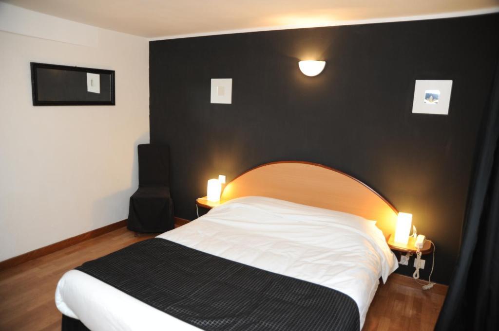 Logis - Hotel Restaurant L'Ecu De France Malesherbes Habitación foto